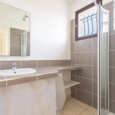 Вилла Les Pesquiers By Interhome *