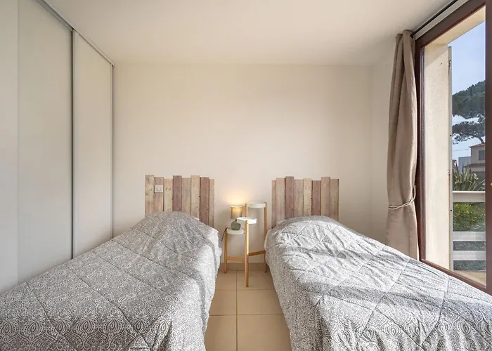 Les Pesquiers By Interhome Йер