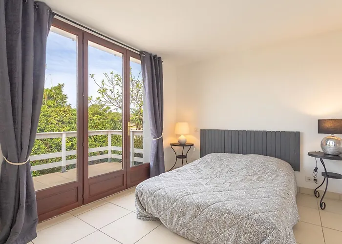 Вилла Les Pesquiers By Interhome