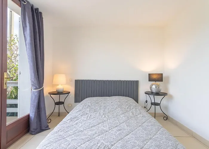 Les Pesquiers By Interhome Йер